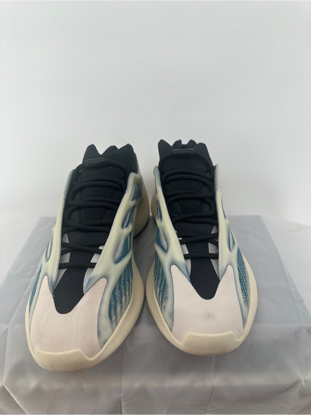 adidas Yeezy 700 V3
Kyanite
